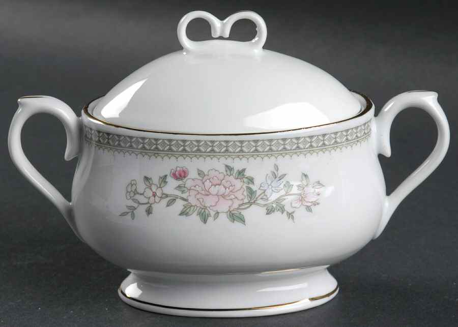 1560 (China) Sugar Bowl & Lid by Trisa-1