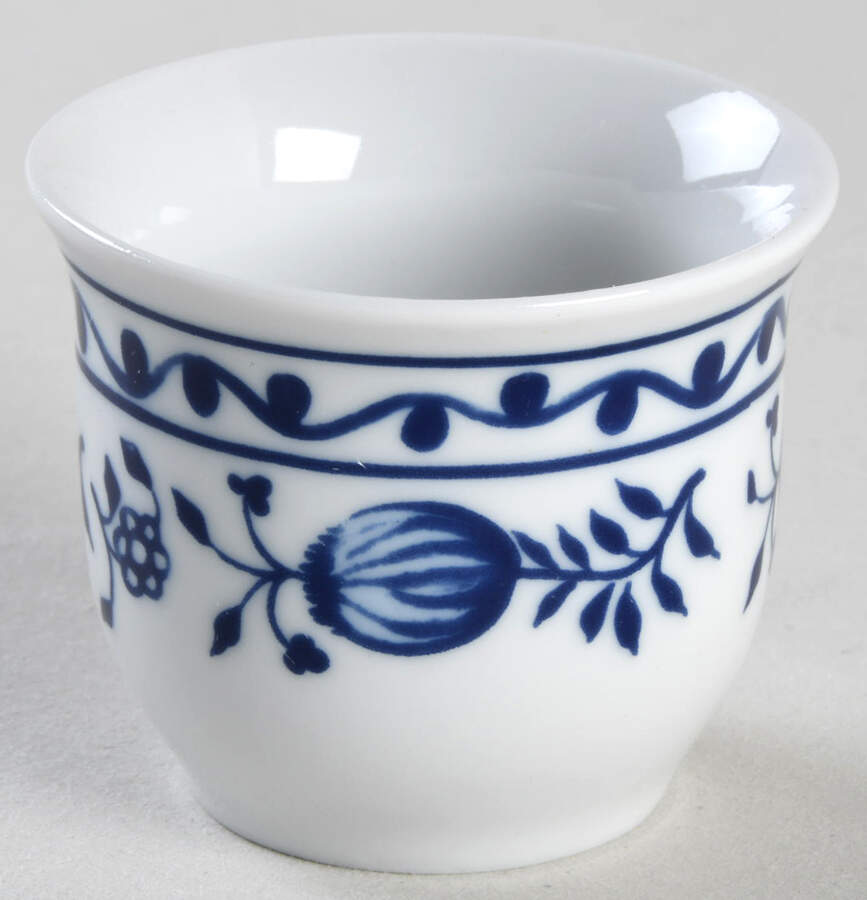 Zwiebelmuster Single Egg Cup by Triptis-1