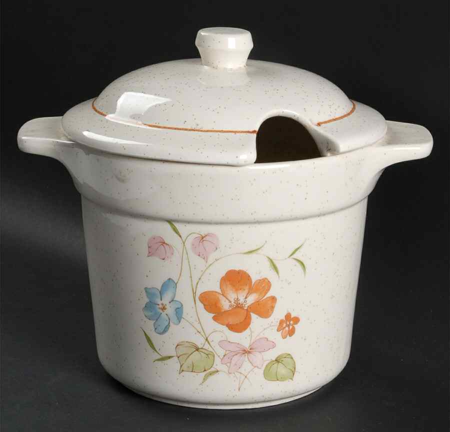 Poppy (Off White Background) Bean Pot & Lid by Treasure Craft-1