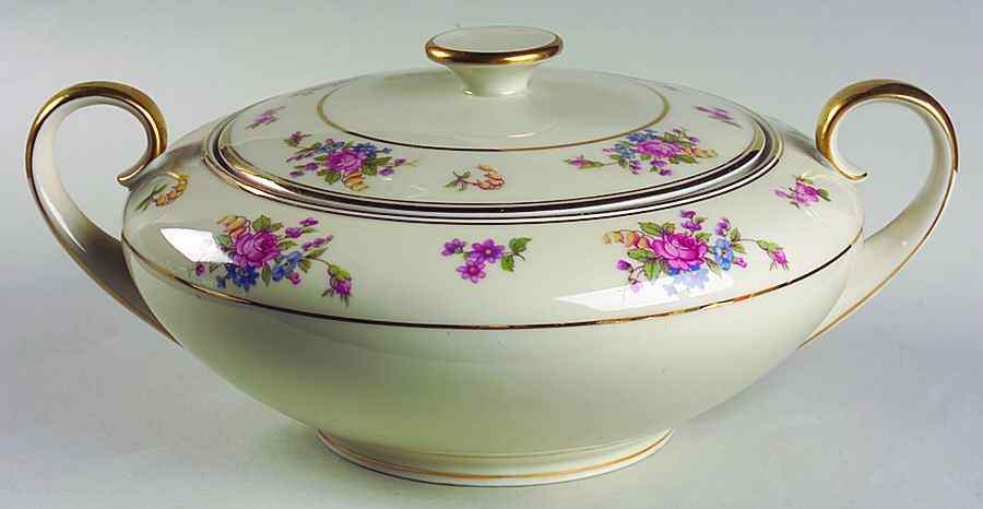 Queensrose (Smooth #159) Round Covered Vegetable by Tirschenreuth-1