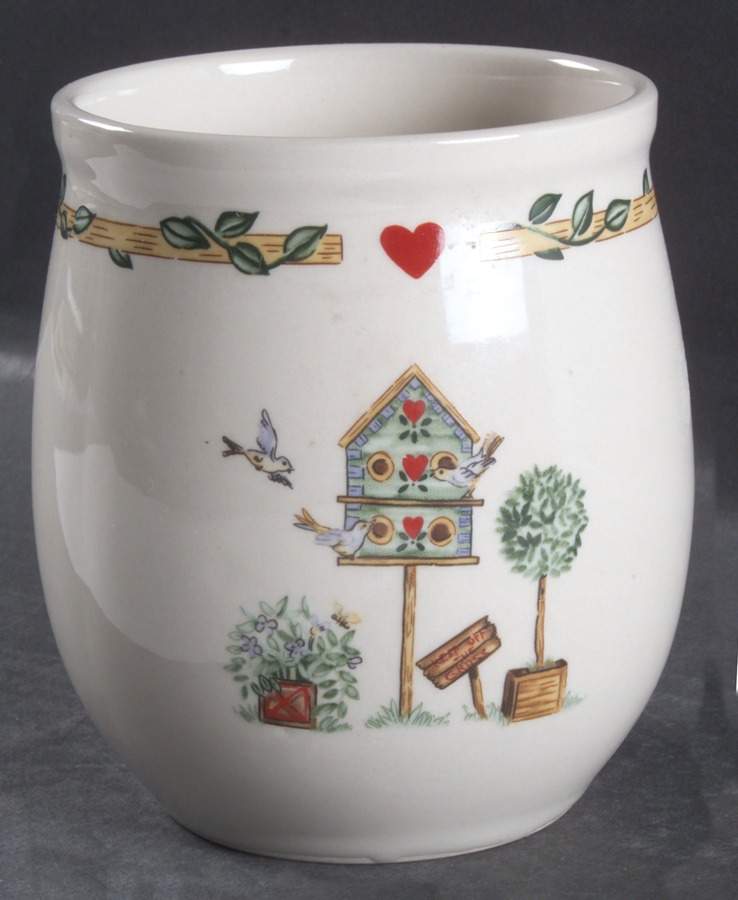 Birdhouse Utensil Holder by Thomson-1
