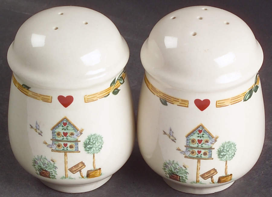 Birdhouse Salt & Pepper Set by Thomson-1