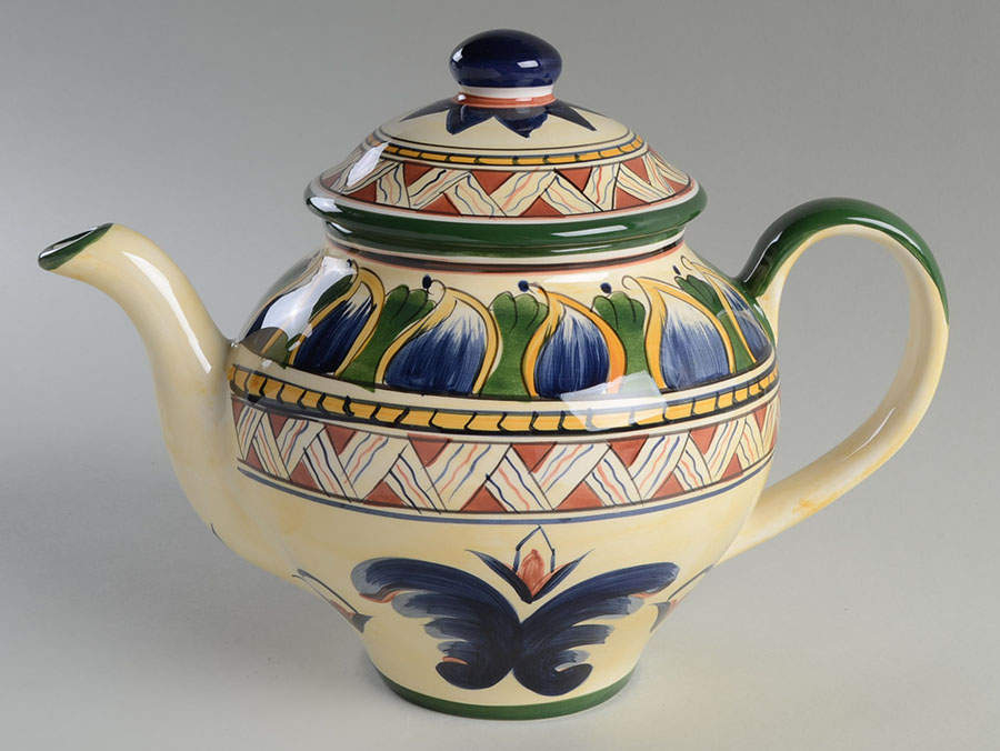 Deruta Teapot & Lid by Tabletops Unlimited-1
