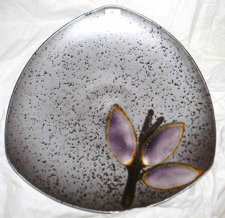 TGE5 Triangular Dinner Plate by Tougei-1
