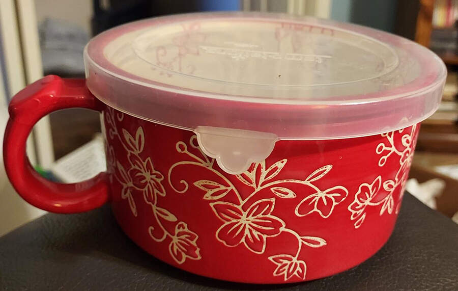 Floral Lace Red 22 Oz Soup Mug with Plastic Lid by Temp-Tations-1