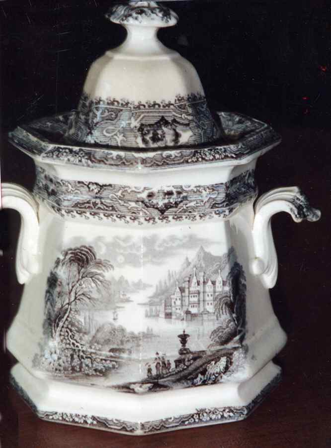 Venture Sugar Bowl & Lid by Robert Beswick-1