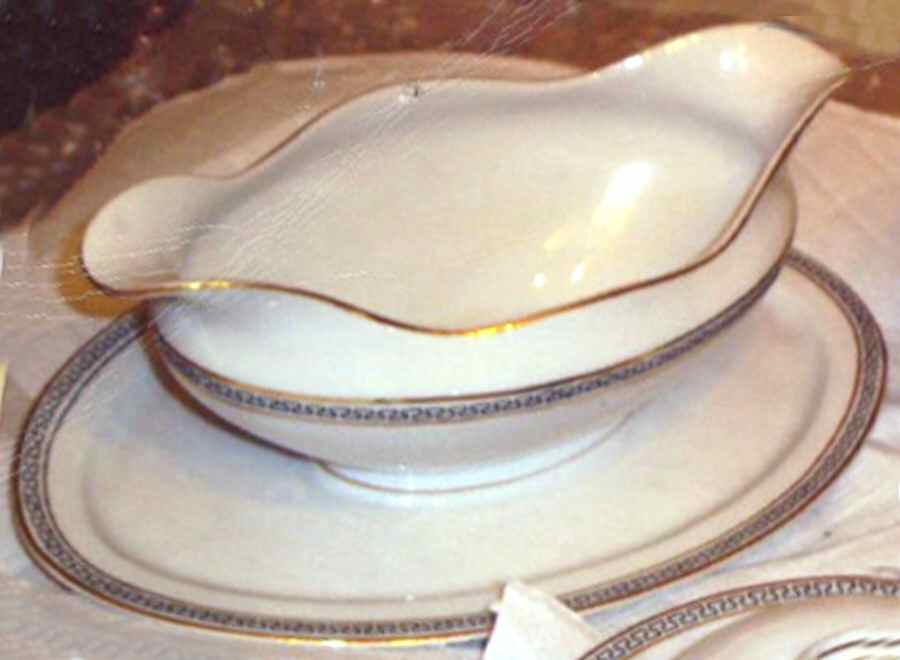 198 Gravy Boat with Attached Underplate by Utzschneider-1