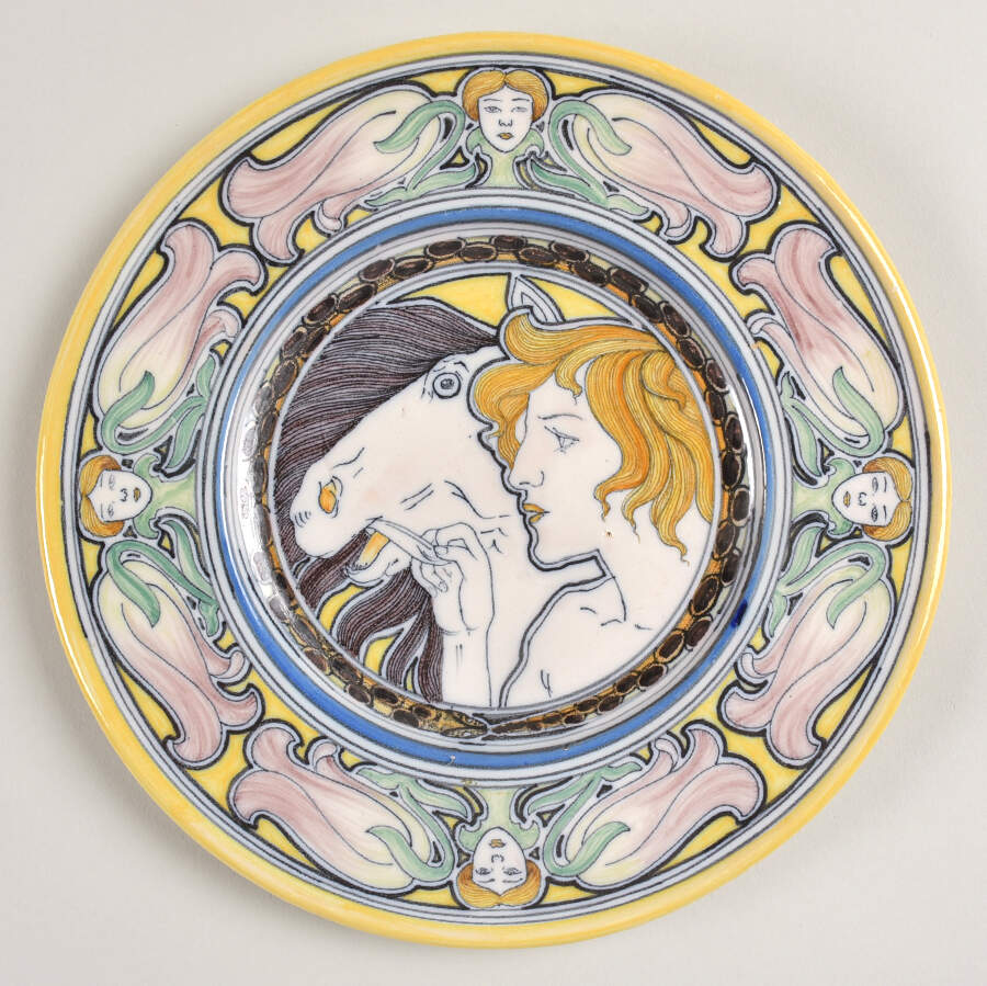 UC1029 9" Wall Plate by L'Arte Della Ceramica-1