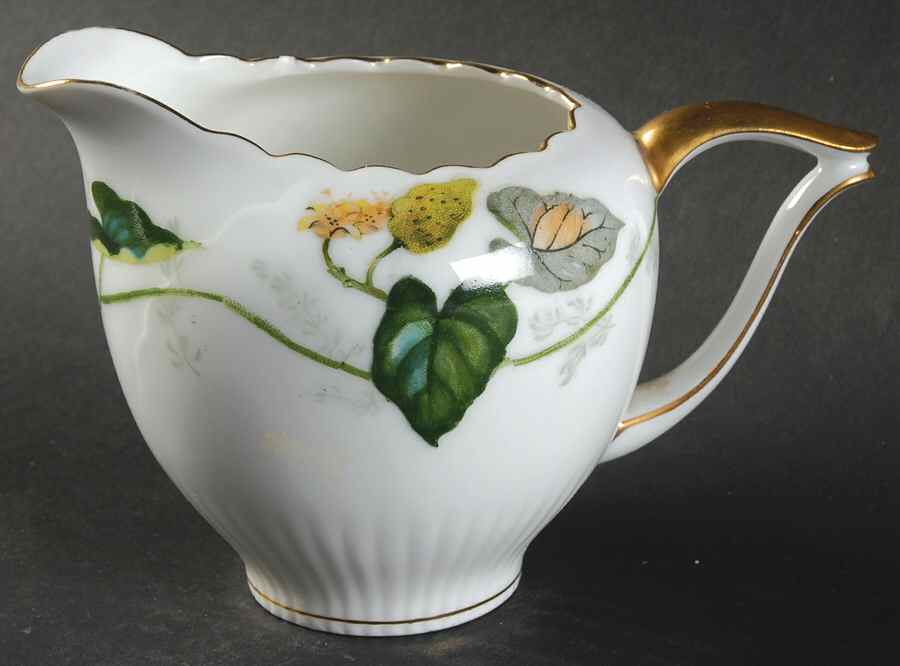 Granada Creamer by Victorian (Japan)-1