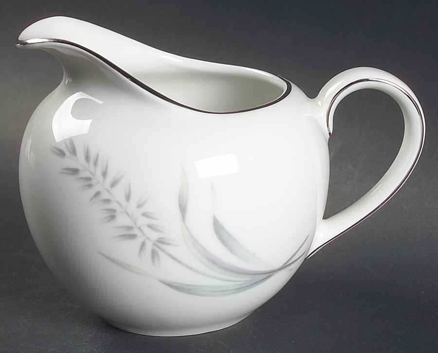 Avenaire Creamer by Vita Craft-1