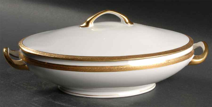 VIT10  Oval Covered Vegetable by Victoria (Czech)-1