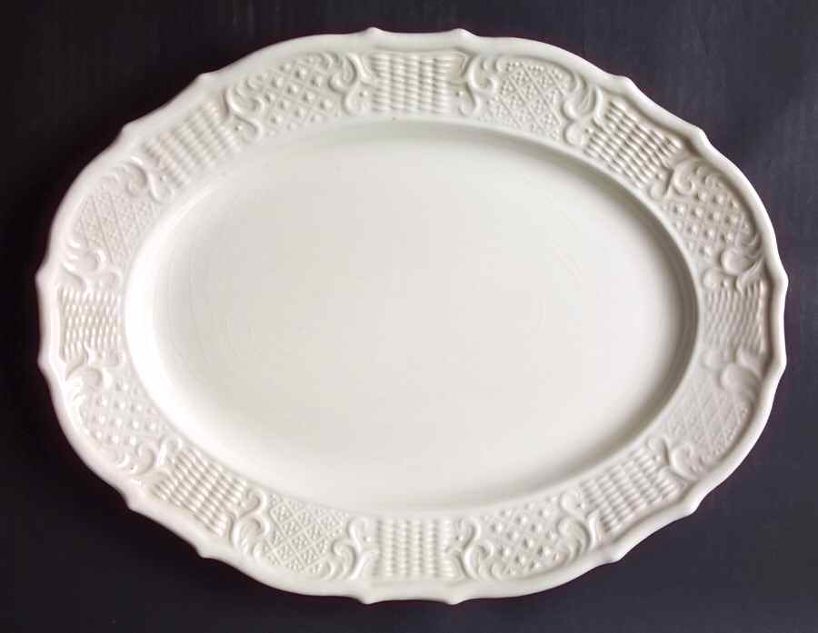 Washington Colonial 13" Oval Serving Platter by Vogue-1