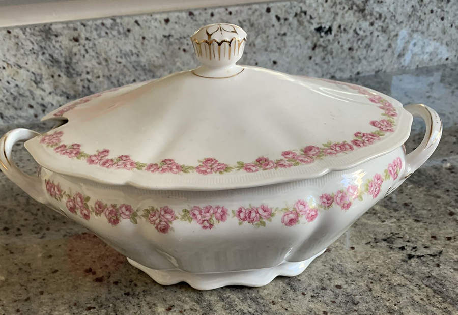 VNN51 Oval Tureen & Lid by Vienna-1