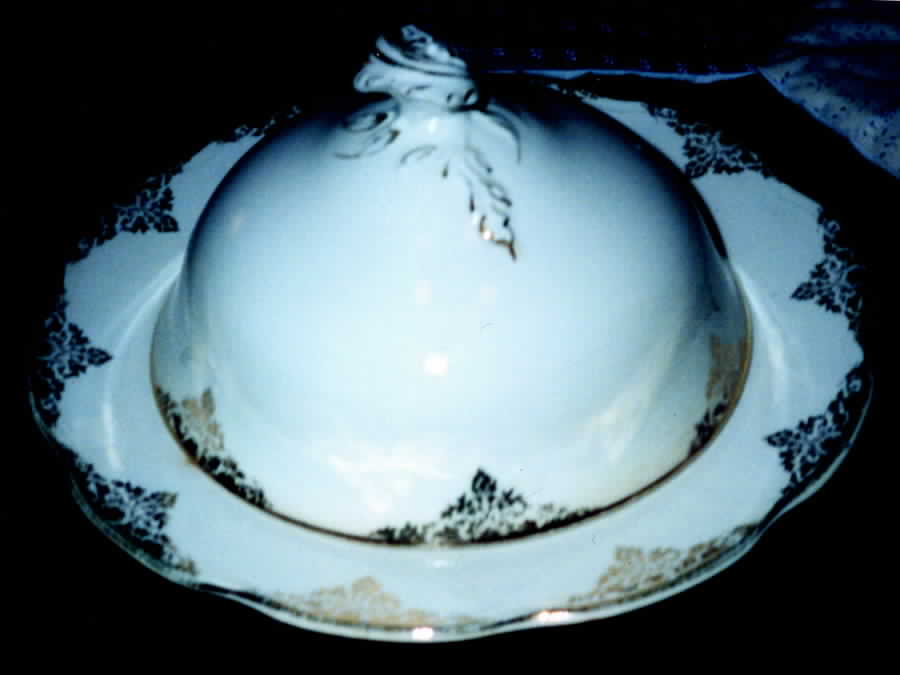 VOC4 Round Covered Butter by Vodrey China-1