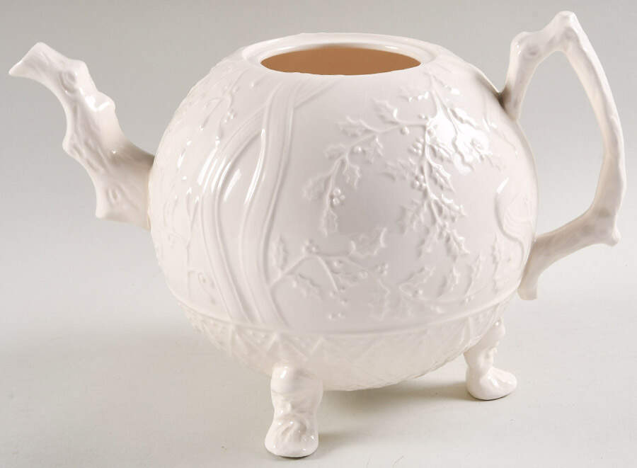 Classical Christmas Punch Pot-No Lid by Vaillancourt Folk Art-1