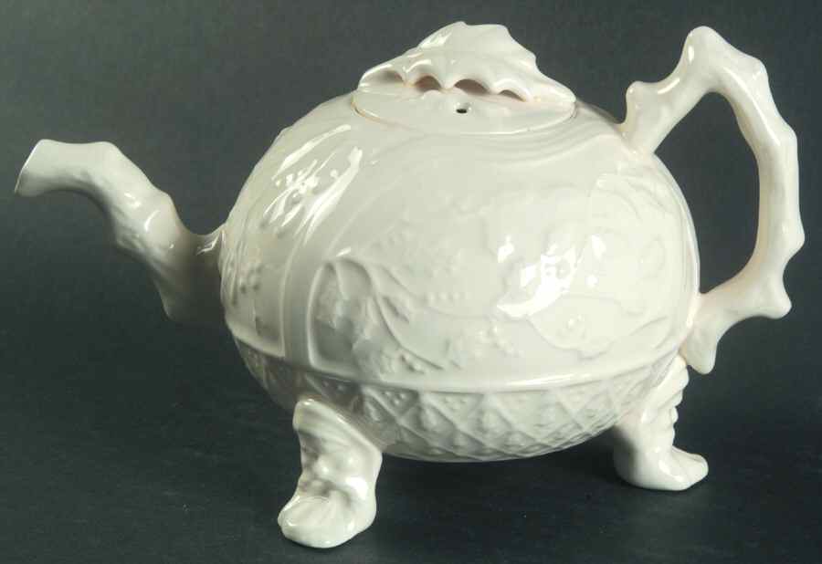 Classical Christmas Individual Teapot & Lid by Vaillancourt Folk Art-1