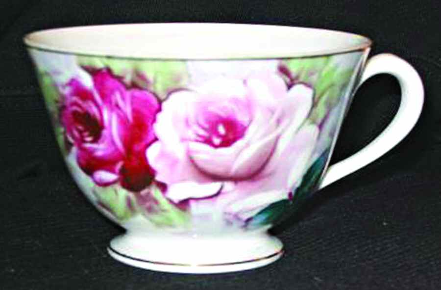 VIO1 Footed Cup by Violet-1