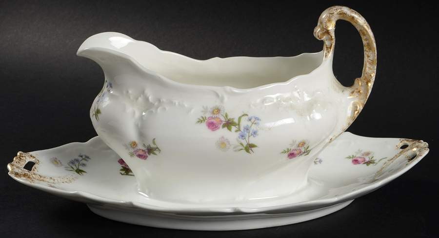 VUF8 Gravy Boat with Attached Underplate by Vultury Freres-1