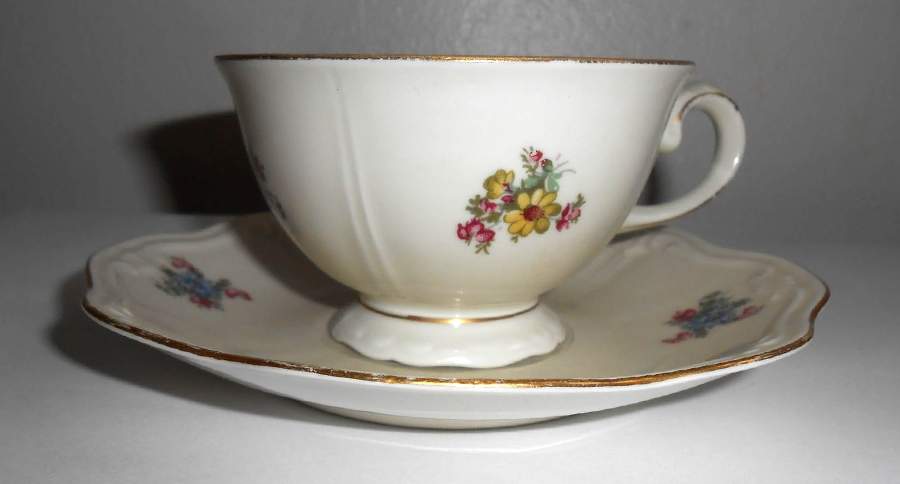 VEB18 Footed Cup & Saucer Set by VEB (Germany)-1