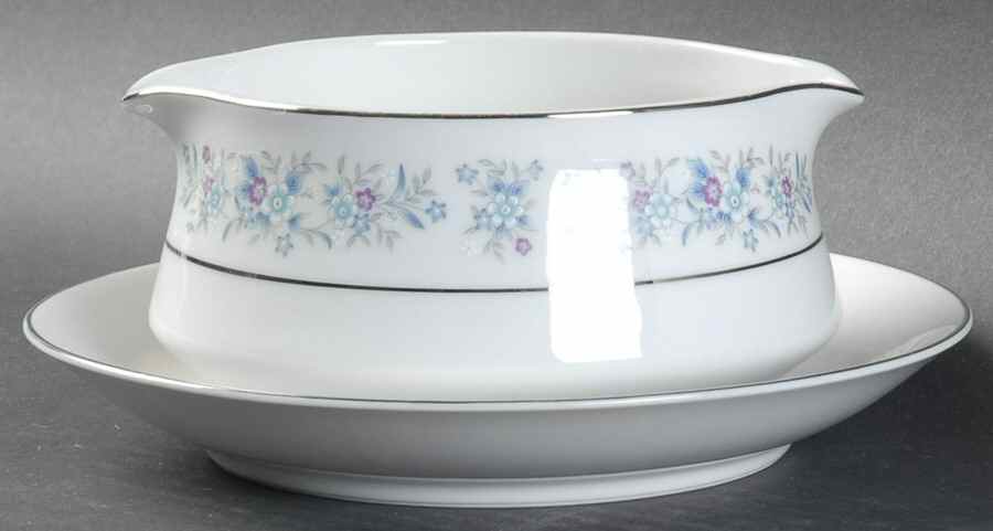 Blossom Time Gravy Boat with Attached Underplate by Wellin-1