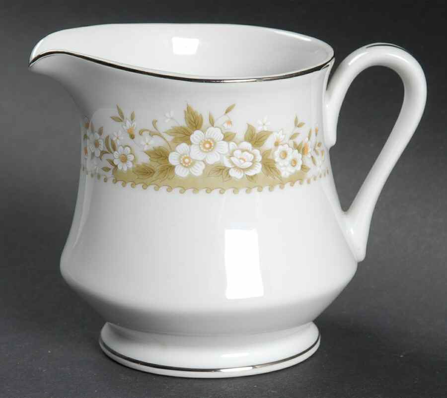 Mayflower Creamer by Wellin-1