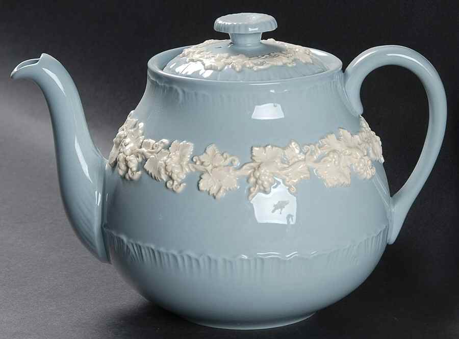 Cream Color on Lavender (Shell Edge) Teapot & Lid by Wedgwood-1