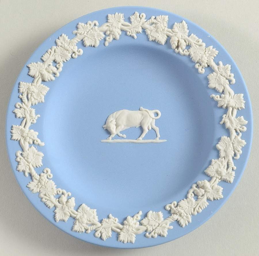 Cream Color on Lavender (Pale Blue) Jasperware 4" Zodiac Taurus Round Tray by Wedgwood-1