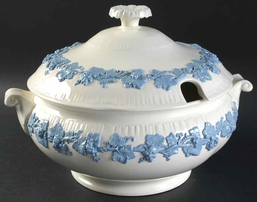 Lavender on Cream Color (Shell Edge) Tureen &  Lid by Wedgwood-1