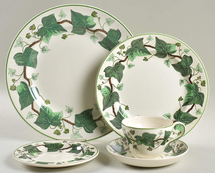 Napoleon Ivy Green (Queen's Ware) 5 Piece Place Setting by Wedgwood-1
