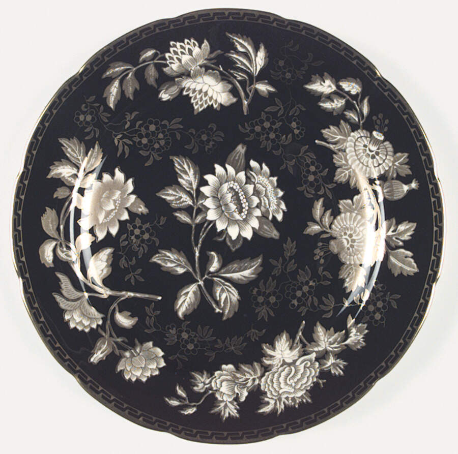 Tonquin Black Dinner Plate by Wedgwood-1