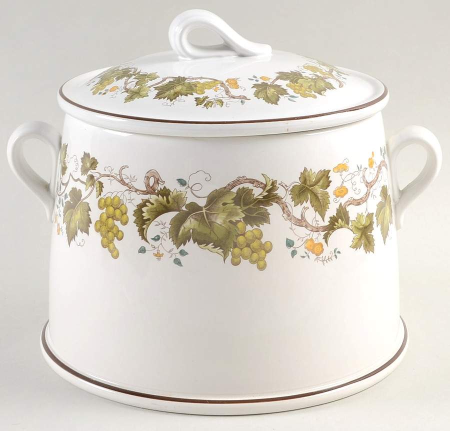 Vine (Croft) 2 Qt Round Covered Casserole by Wedgwood-1