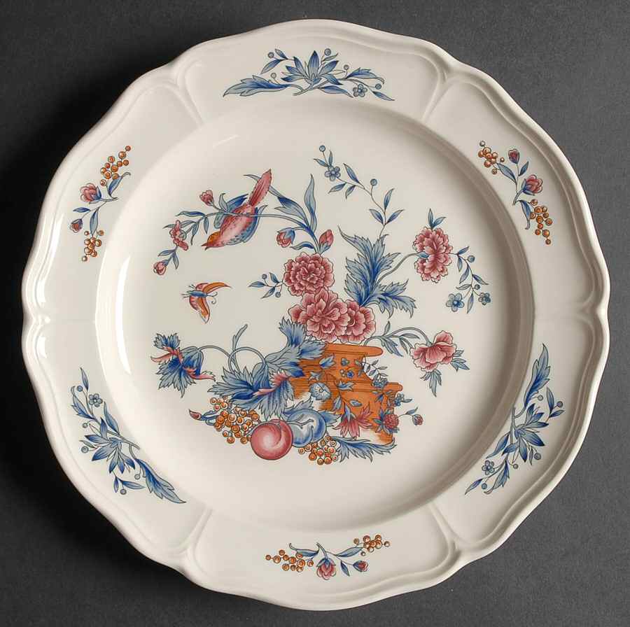 Williamsburg Potpourri Luncheon Plate by Wedgwood-1