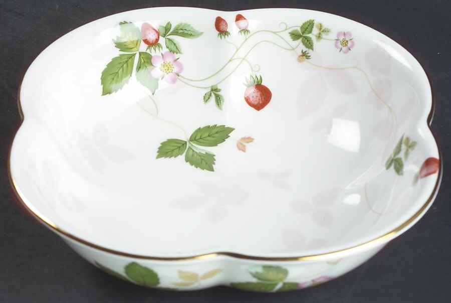 Wild Strawberry (Bone & Oven To Table) 6" Scalloped Bowl by Wedgwood-1
