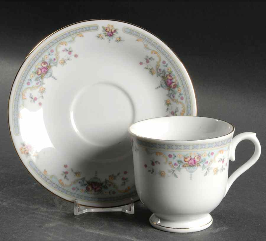 WLE4 Footed Cup & Saucer Set by Winley-1