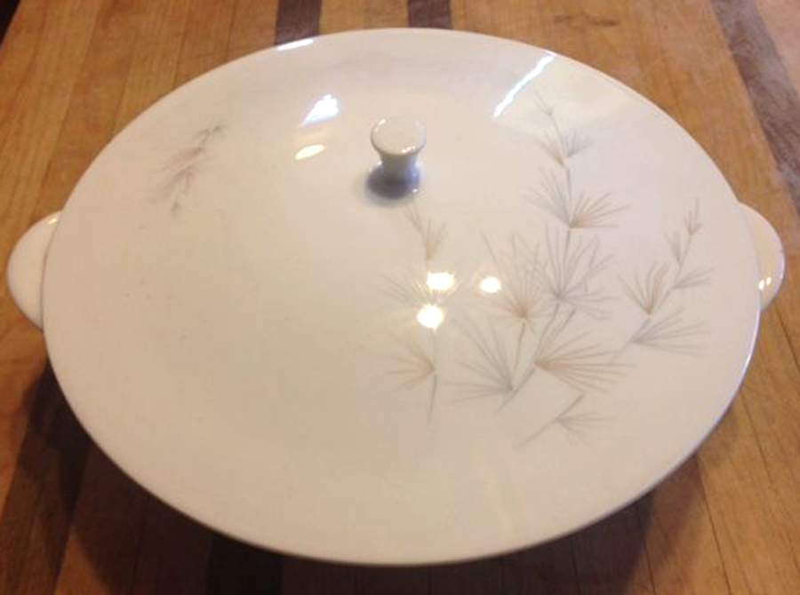 FNE10 Round Covered Vegetable by Franz Neukirchner-1