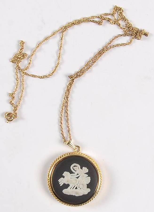 Jasperware Jewelry Goldplate Necklace w/Pendant by Wedgwood-1