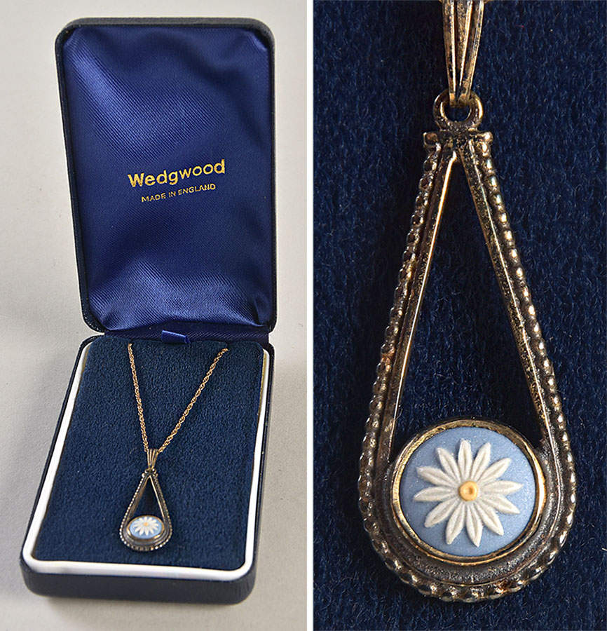 Jasperware Jewelry Goldplate Necklace with Pendant by Wedgwood-1