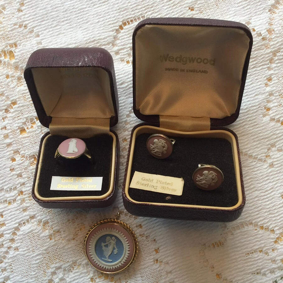 Jasperware Jewelry Goldplate Brooch by Wedgwood-1