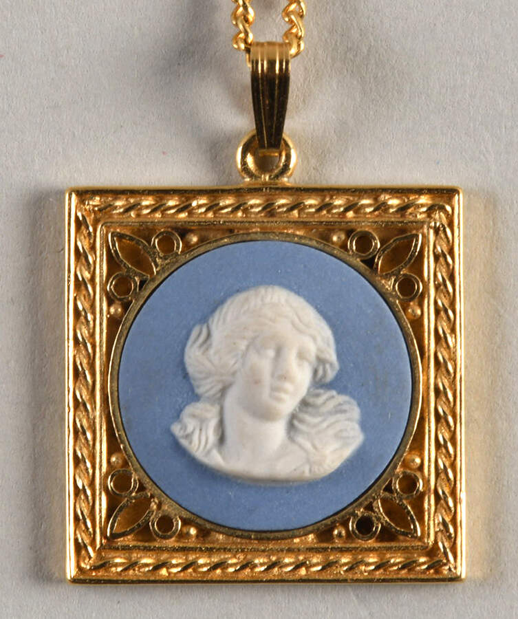 Jasperware Jewelry Goldplate Necklace with Pendant by Wedgwood-1