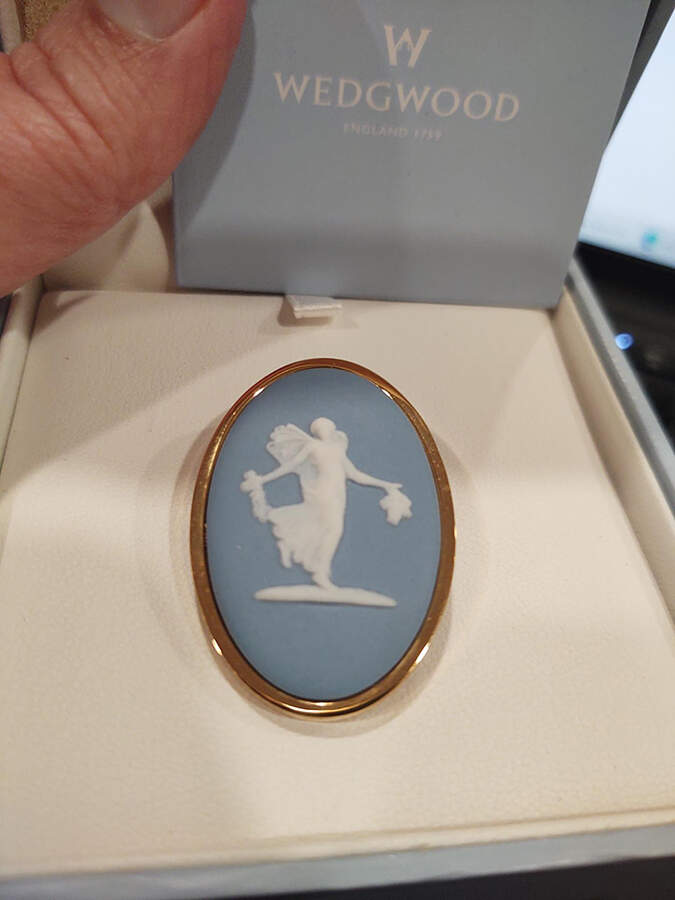 Jasperware Jewelry Goldplate Brooch by Wedgwood-1