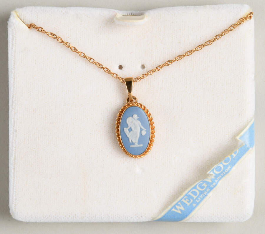 Jasperware Jewelry Goldplate Necklace with Pendant by Wedgwood-1