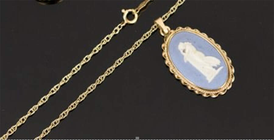 Jasperware Jewelry Goldplate Pendant & Chain by Wedgwood-1