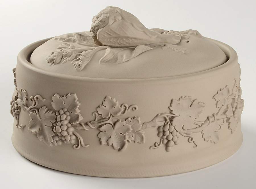 Royal Icing Oval Box & Lid by Wedgwood-1
