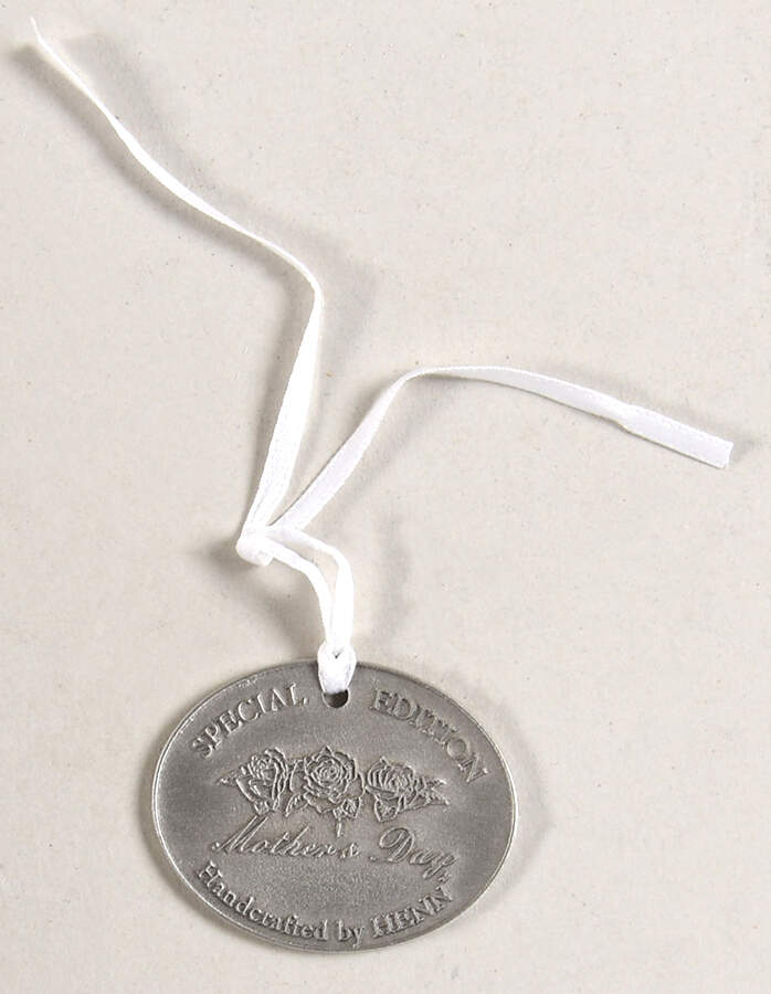 Baskets and Accessories Tie-On Charm for 2007 Mother's Day Basket by Workshop Gerald Henn-1