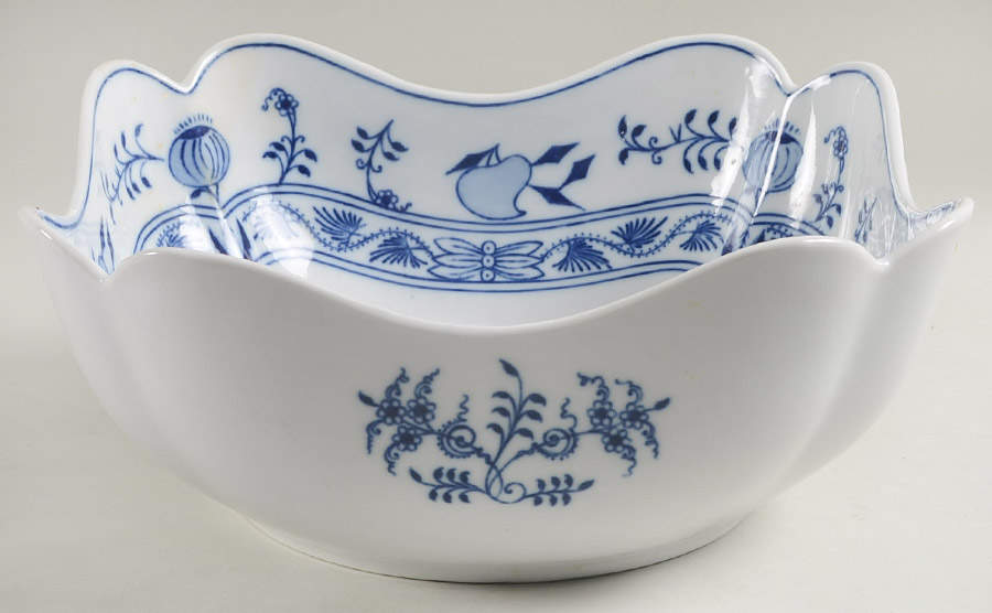 Blue Onion 9" Square Salad Serving Bowl by Zwiebelmuster-1
