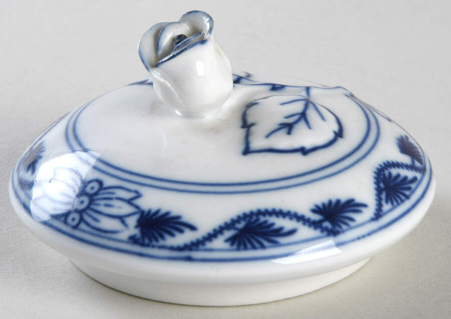 Blue Onion Lid for Sugar Bowl by Zwiebelmuster-1
