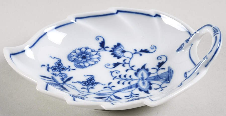 Blue Onion 5" Leaf Dish by Zwiebelmuster-1