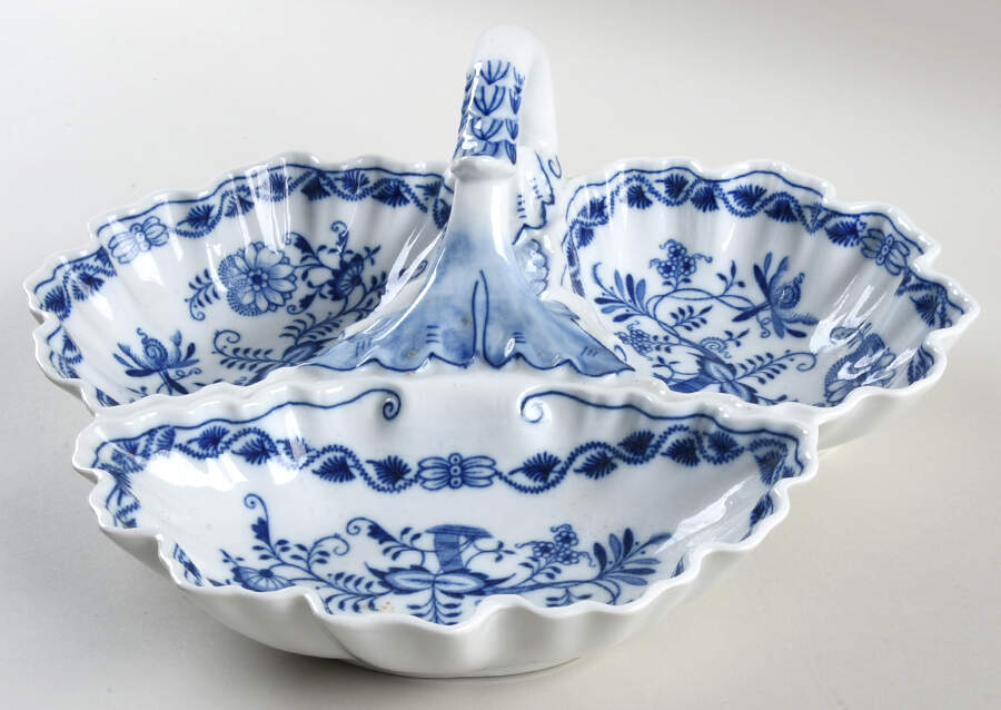 Blue Onion 3-Part Relish with Center Metal Handle by Zwiebelmuster-1