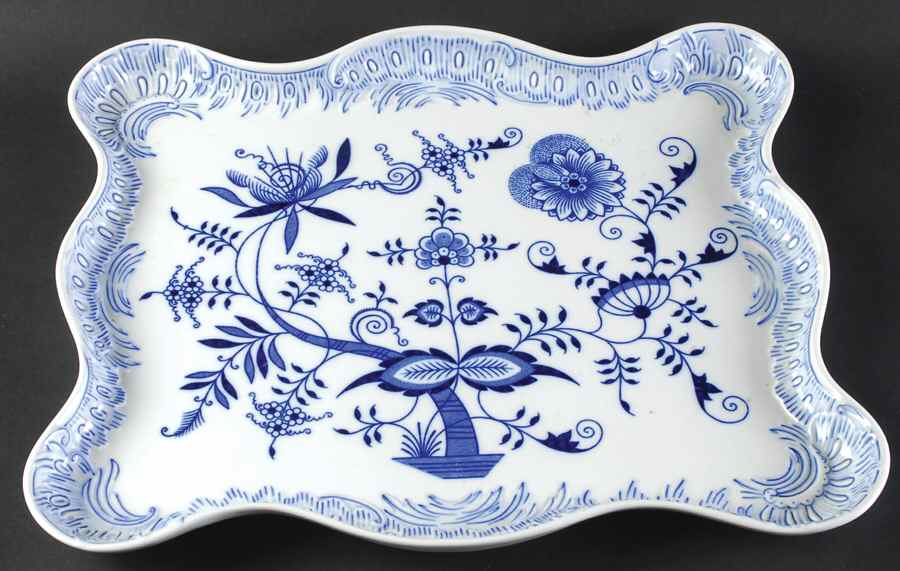Blue Onion 17" Rectangular Tray by Zwiebelmuster-1