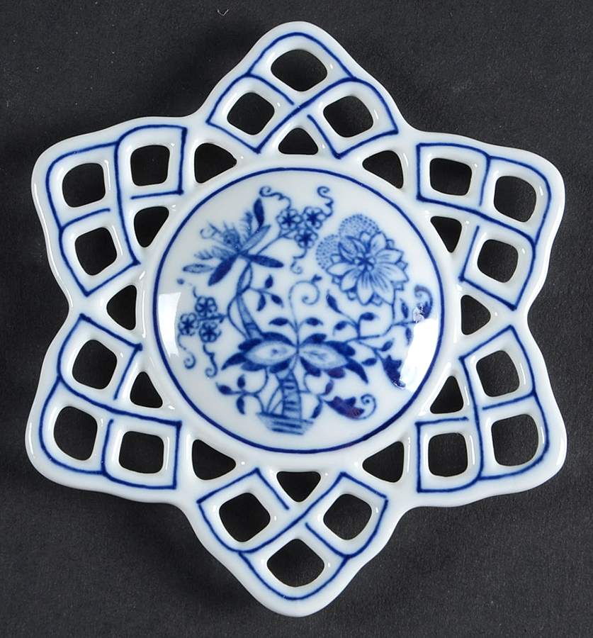 Blue Onion Ornament by Zwiebelmuster-1